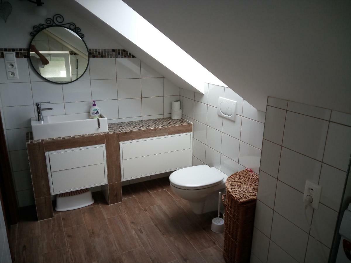 Walnut Apartment With Sauna And Pond Topoľčany Buitenkant foto