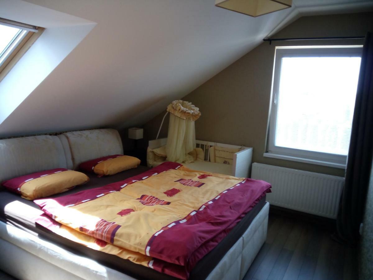 Walnut Apartment With Sauna And Pond Topoľčany Buitenkant foto